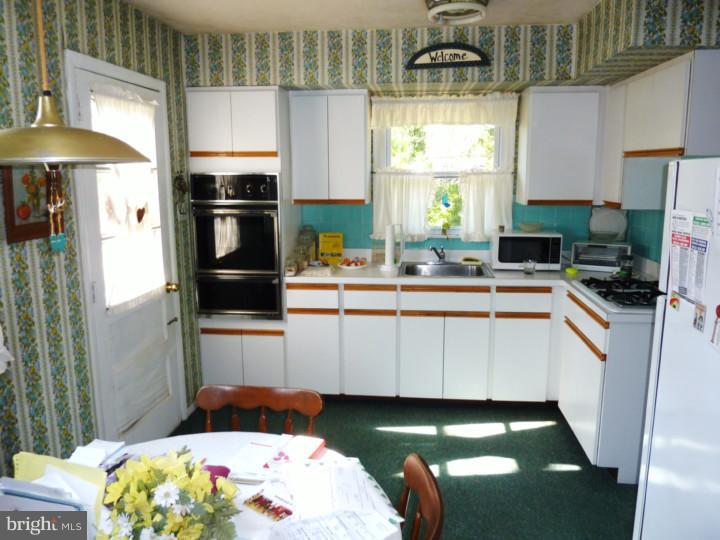 2 Ridgewood Circle Haddonfield, NJ 08033 - Photo 5 of 11 Kitchen