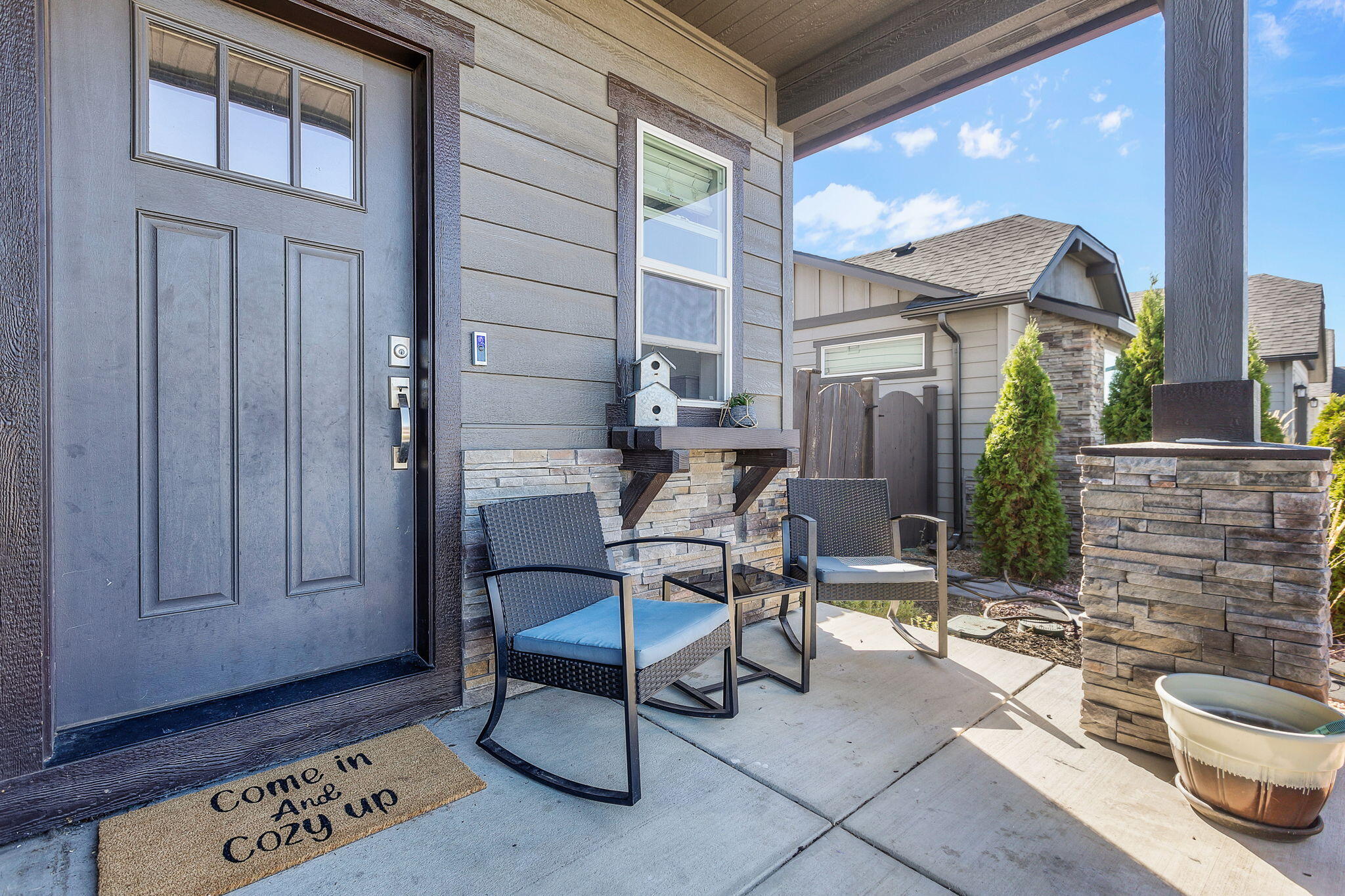 4476 Southwest Salmon Place Redmond, OR 97756 - Photo 8 of 43 2024_09_27_4476_sw_salmon_pl_rdm-3