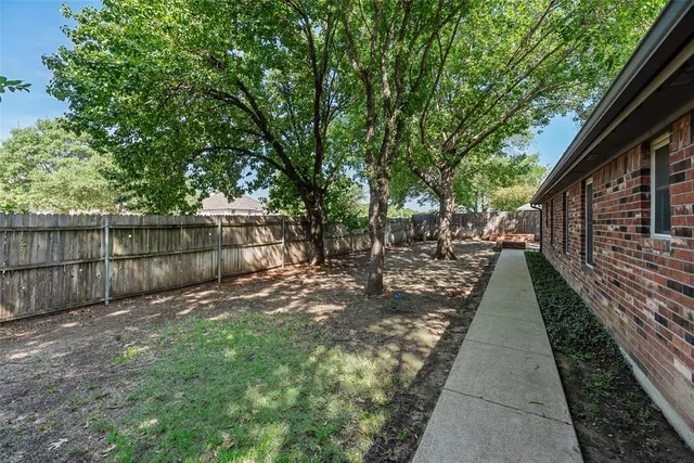 a view of a pathway with a backyard