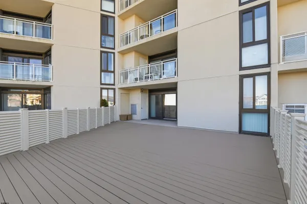 a view of an apartment building