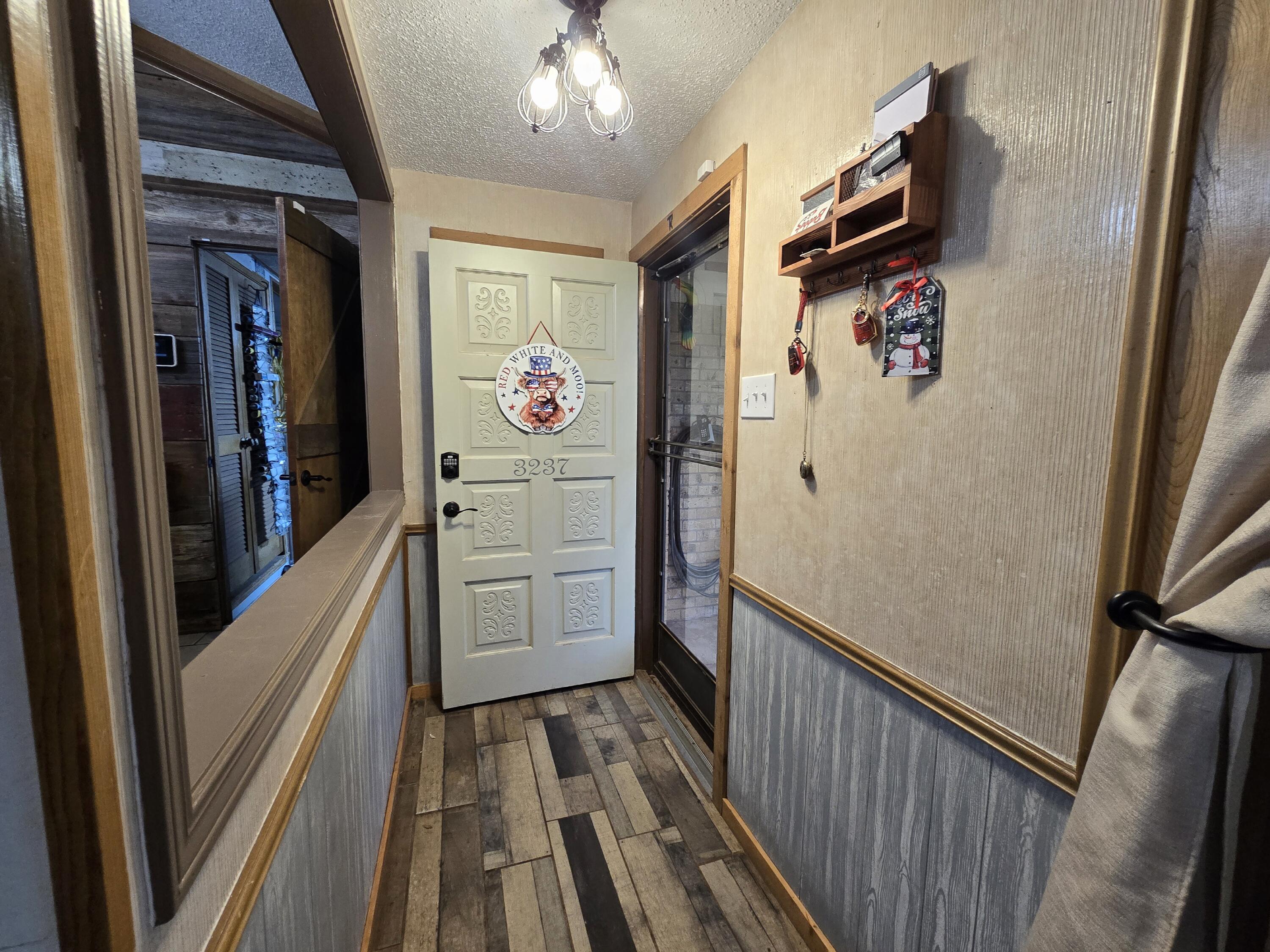 3237 93rd Street Lubbock, TX 79423 - Photo 3 of 24 Entryway
