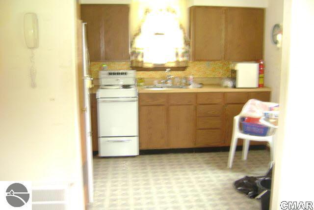 3501 Maple Grv Road Farwell, MI 48622 - Photo 4 of 10 1767842-3.JPG
