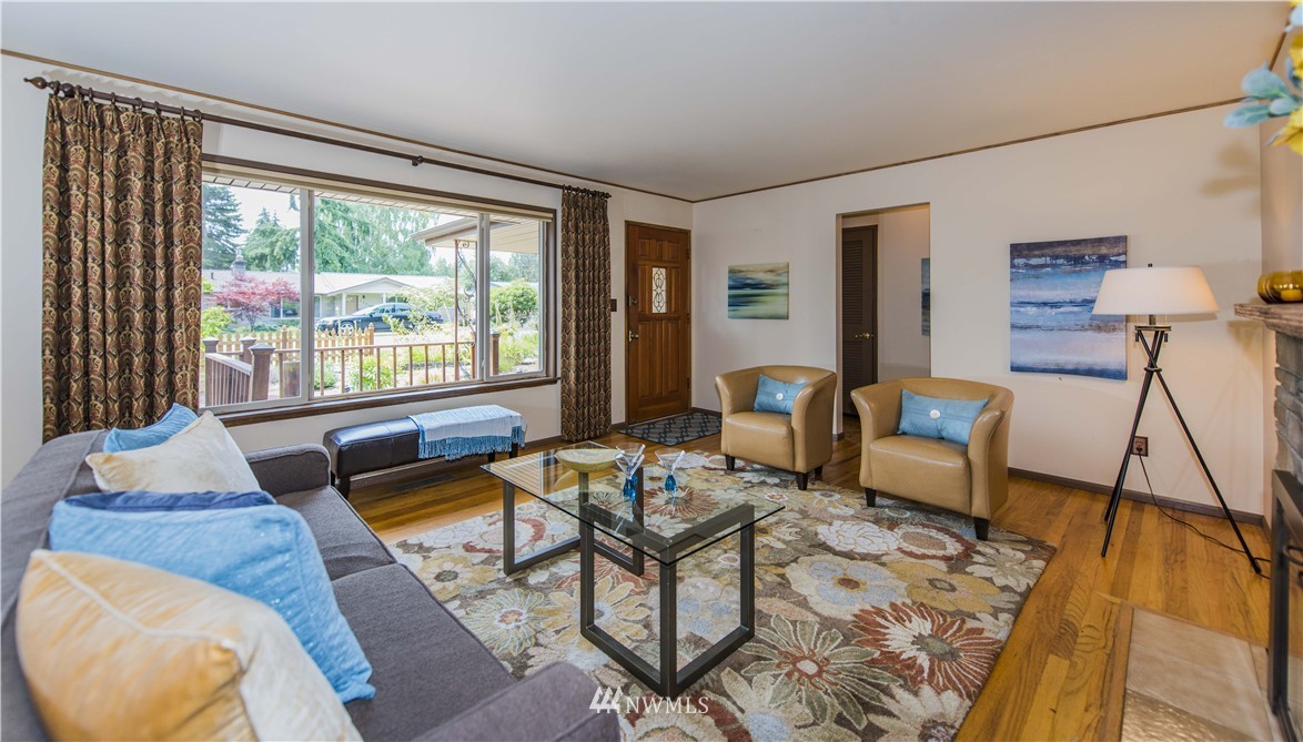 7705 195th Street Southwest Edmonds, WA 98026 - Photo 2 of 25 Gallery Image 2