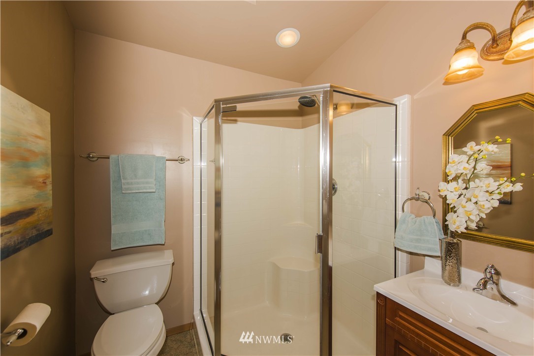 7705 195th Street Southwest Edmonds, WA 98026 - Photo 11 of 25 Gallery Image 11