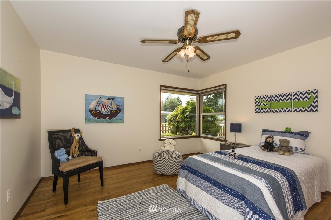 7705 195th Street Southwest Edmonds, WA 98026 - Photo 14 of 25 Gallery Image 14