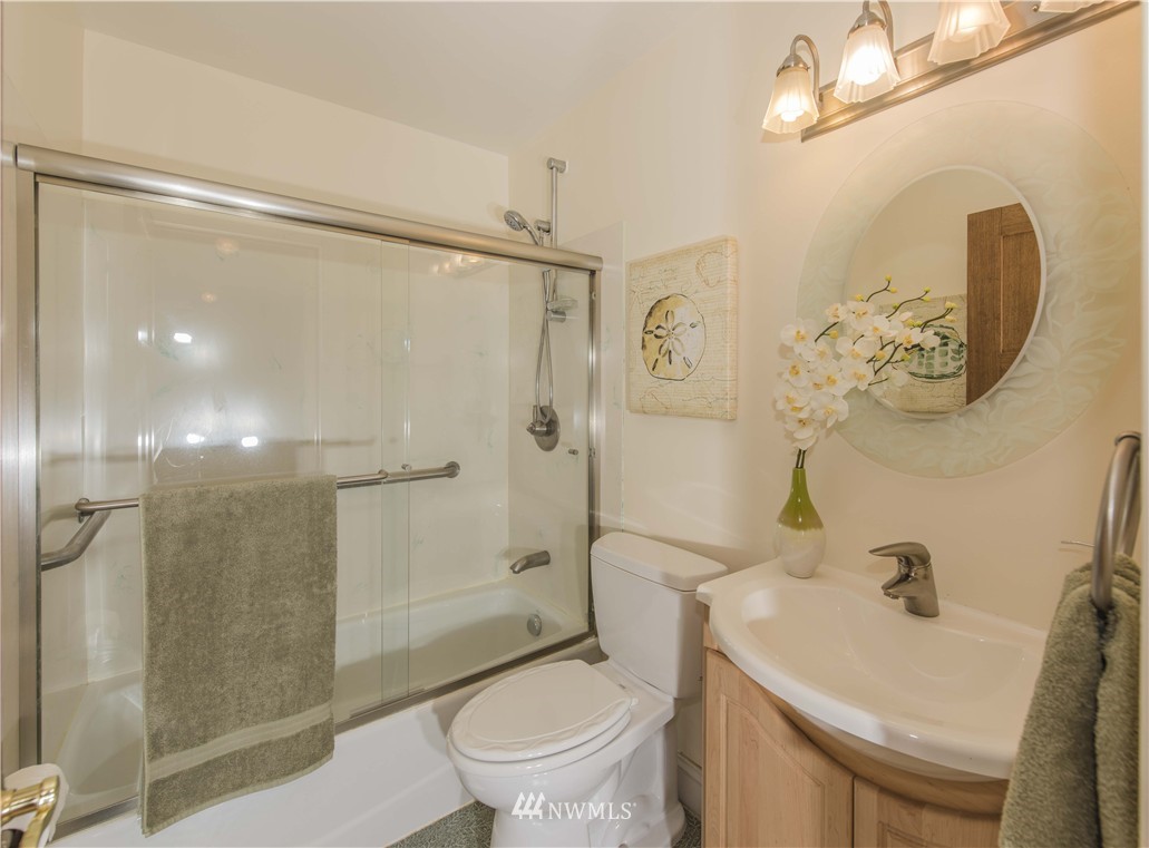 7705 195th Street Southwest Edmonds, WA 98026 - Photo 15 of 25 Gallery Image 15