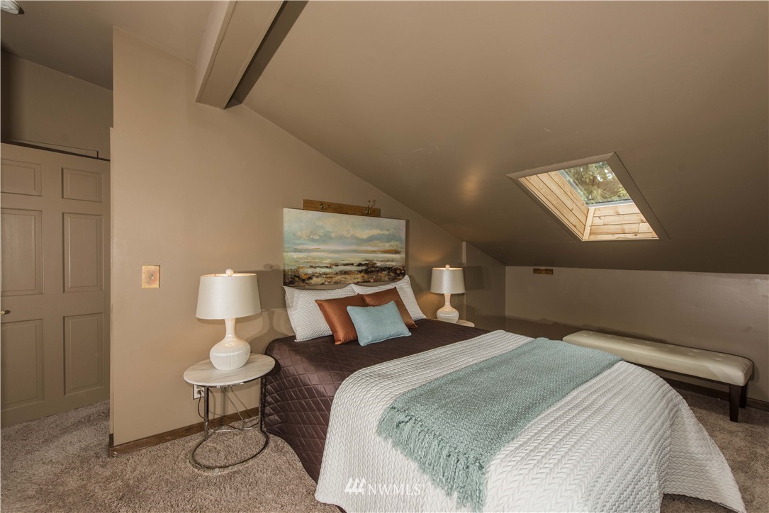 7705 195th Street Southwest Edmonds, WA 98026 - Photo 9 of 25 Gallery Image 9