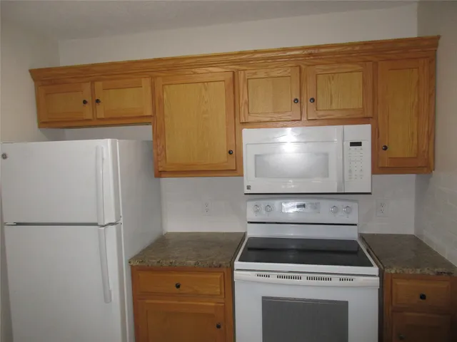 $895 | 17401 Red Oak Drive, Unit 97, Houston, TX 77090