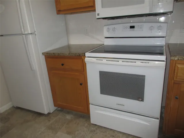 $895 | 17401 Red Oak Drive, Unit 97, Houston, TX 77090