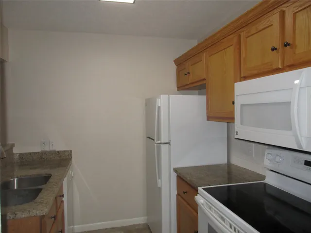 $895 | 17401 Red Oak Drive, Unit 97, Houston, TX 77090