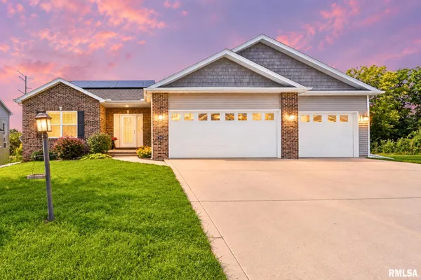 $474,000 | 7007 North Water Oak Drive, Edwards, IL 61528