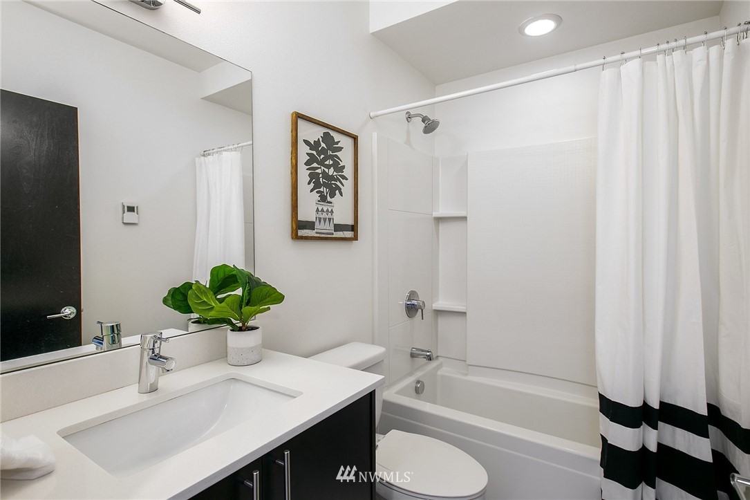 535 Howe Street Seattle, WA 98109 - Photo 26 of 32 Gallery Image 26