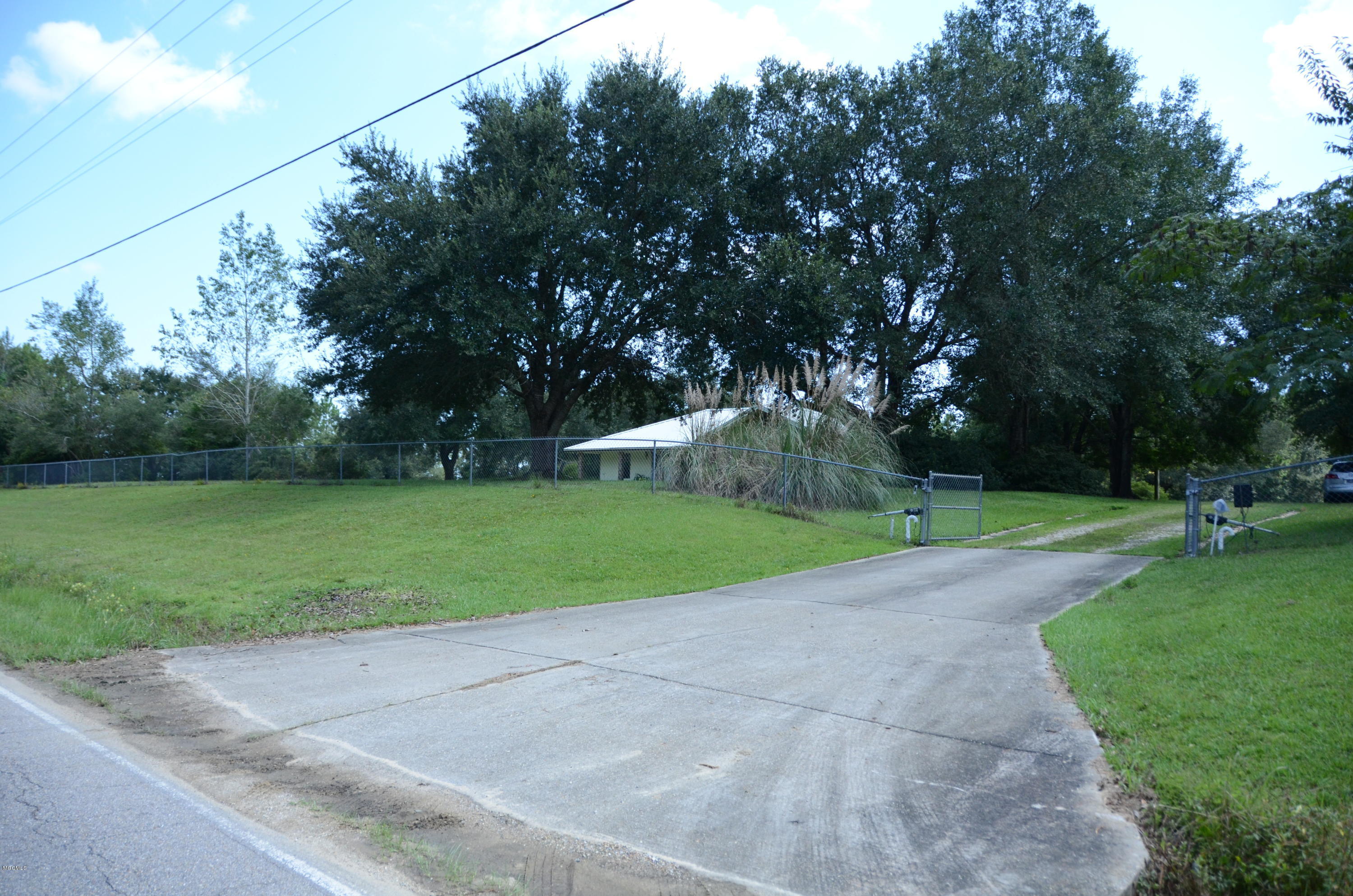 20225 Landon Road Gulfport, MS 39503 - Photo 8 of 36 DSC_3260