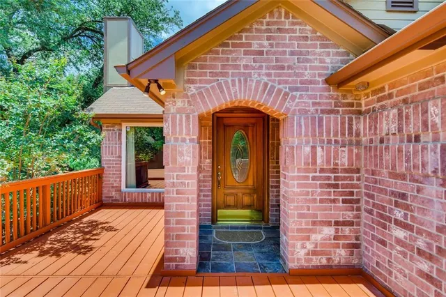 $2,250 | 1600 Whitney Way, Austin, TX 78741