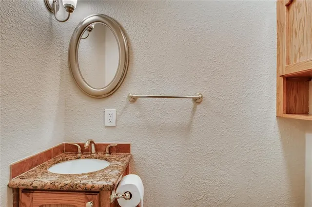 $2,250 | 1600 Whitney Way, Austin, TX 78741