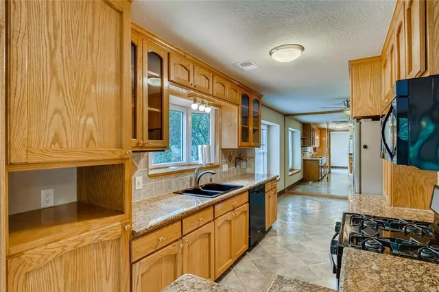 $2,250 | 1600 Whitney Way, Austin, TX 78741