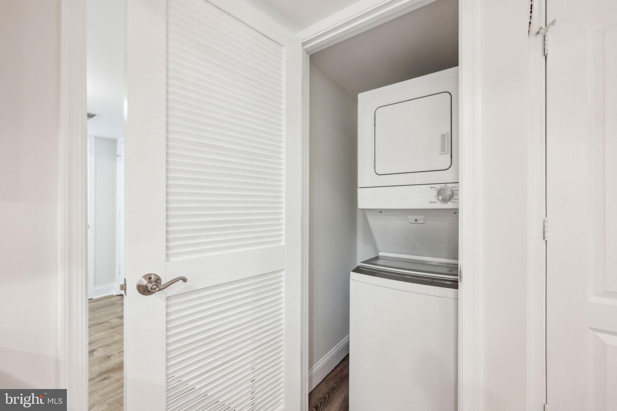 2444 Tunlaw Road Northwest Washington, DC 20007 - Photo 36 of 38 a bathroom with a bathtub