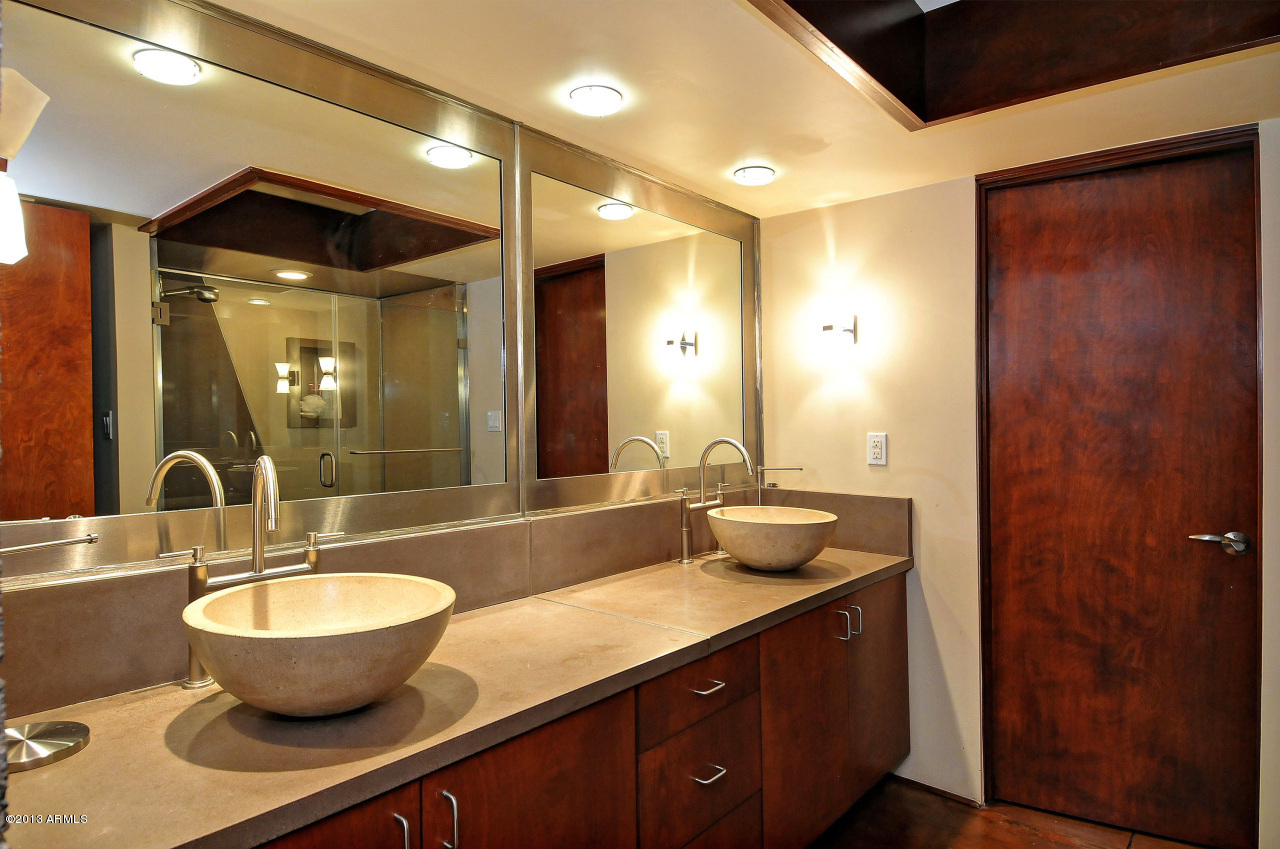 6217 East Redwing Road Paradise Valley, AZ 85253 - Photo 19 of 27 017_Bathroom