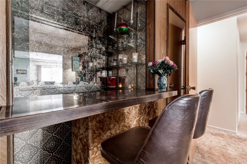 6250 Hillside Avenue Riverside, CA 92504 - Photo 18 of 32 bar-off living room