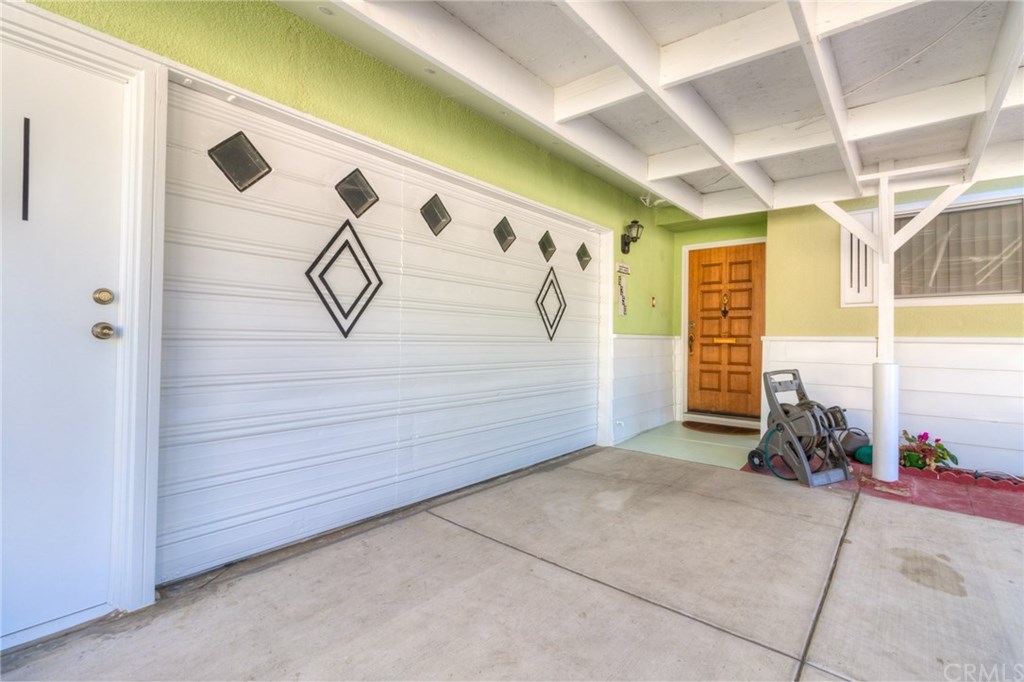 6250 Hillside Avenue Riverside, CA 92504 - Photo 3 of 32 garage, carport and entry to home