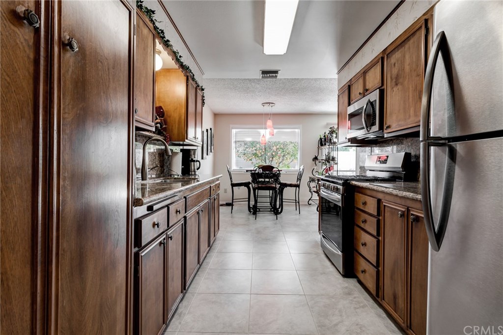 6250 Hillside Avenue Riverside, CA 92504 - Photo 6 of 32 Kitchen-new appliances, new floor, new granite counter tops, refrigerator (included) and nook area