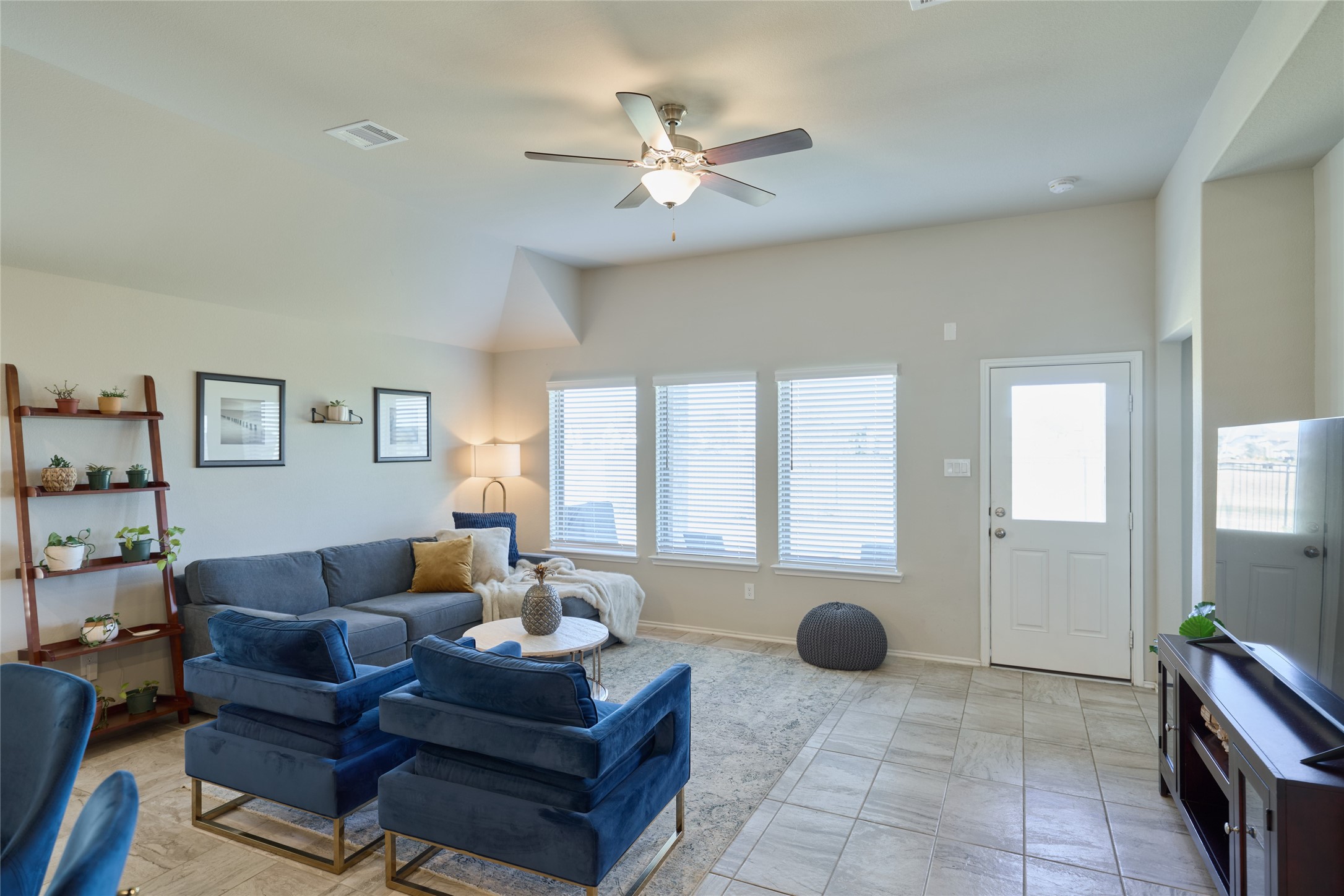 4523 Stone Ridge Lane Manvel, TX 77578 - Photo 20 of 44 The living area