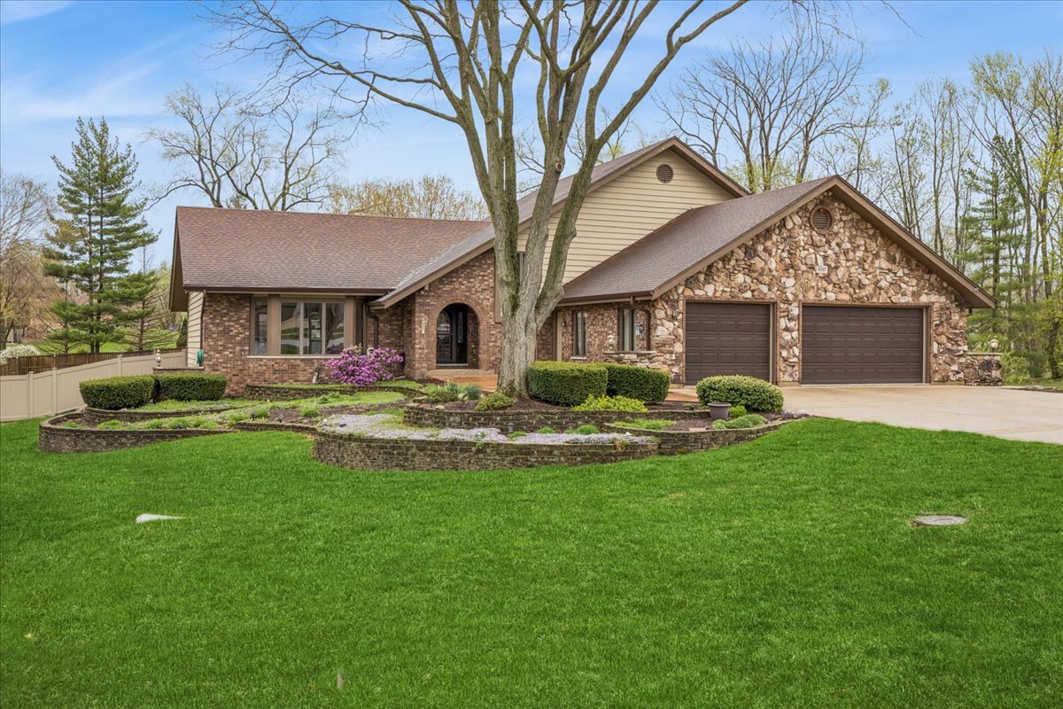 6037 Dunham Road Downers Grove, IL 60516 - Photo 1 of 40