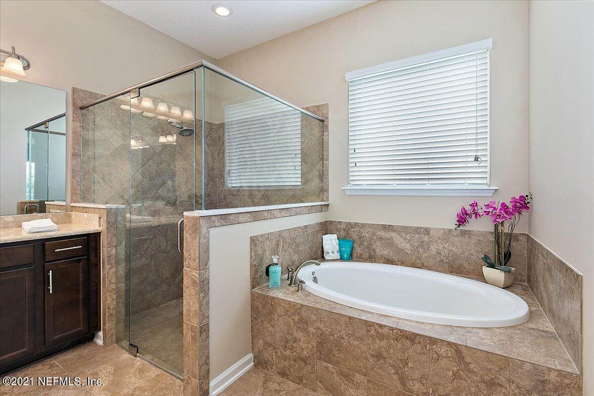 667 Battersea Drive St. Augustine, FL 32095 - Photo 18 of 32 18-Primary Bathroom