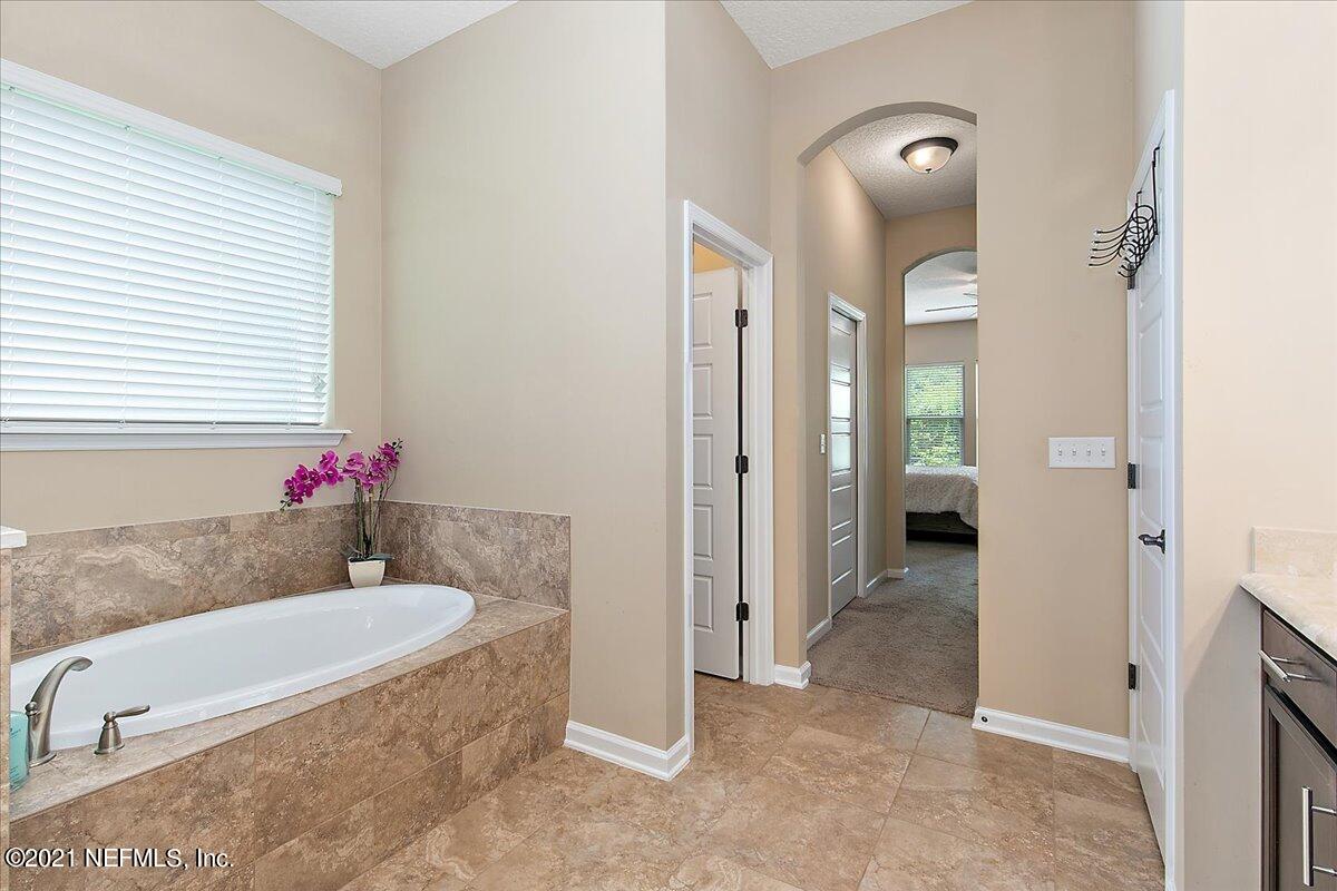 667 Battersea Drive St. Augustine, FL 32095 - Photo 19 of 32 19-Primary Bathroom