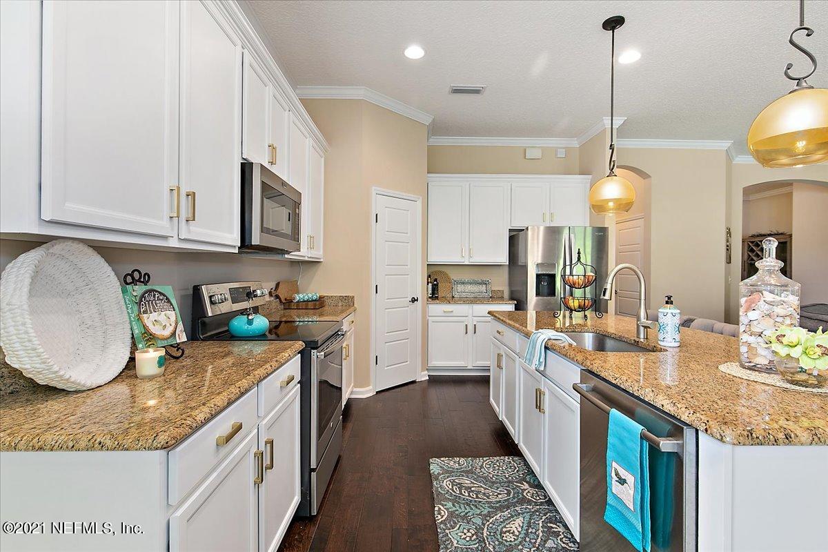667 Battersea Drive St. Augustine, FL 32095 - Photo 5 of 32 09-Kitchen