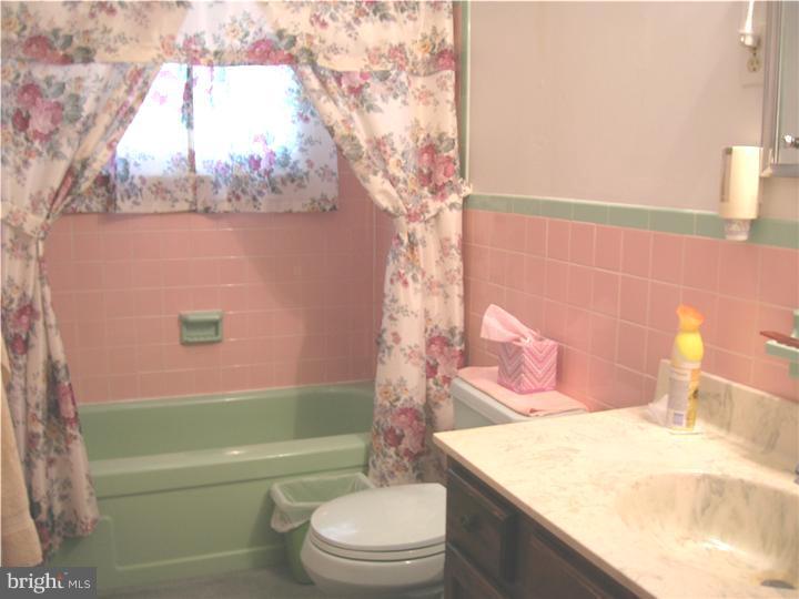 1365 Nevarc Road Warminster, PA 18974 - Photo 14 of 20 Bathroom