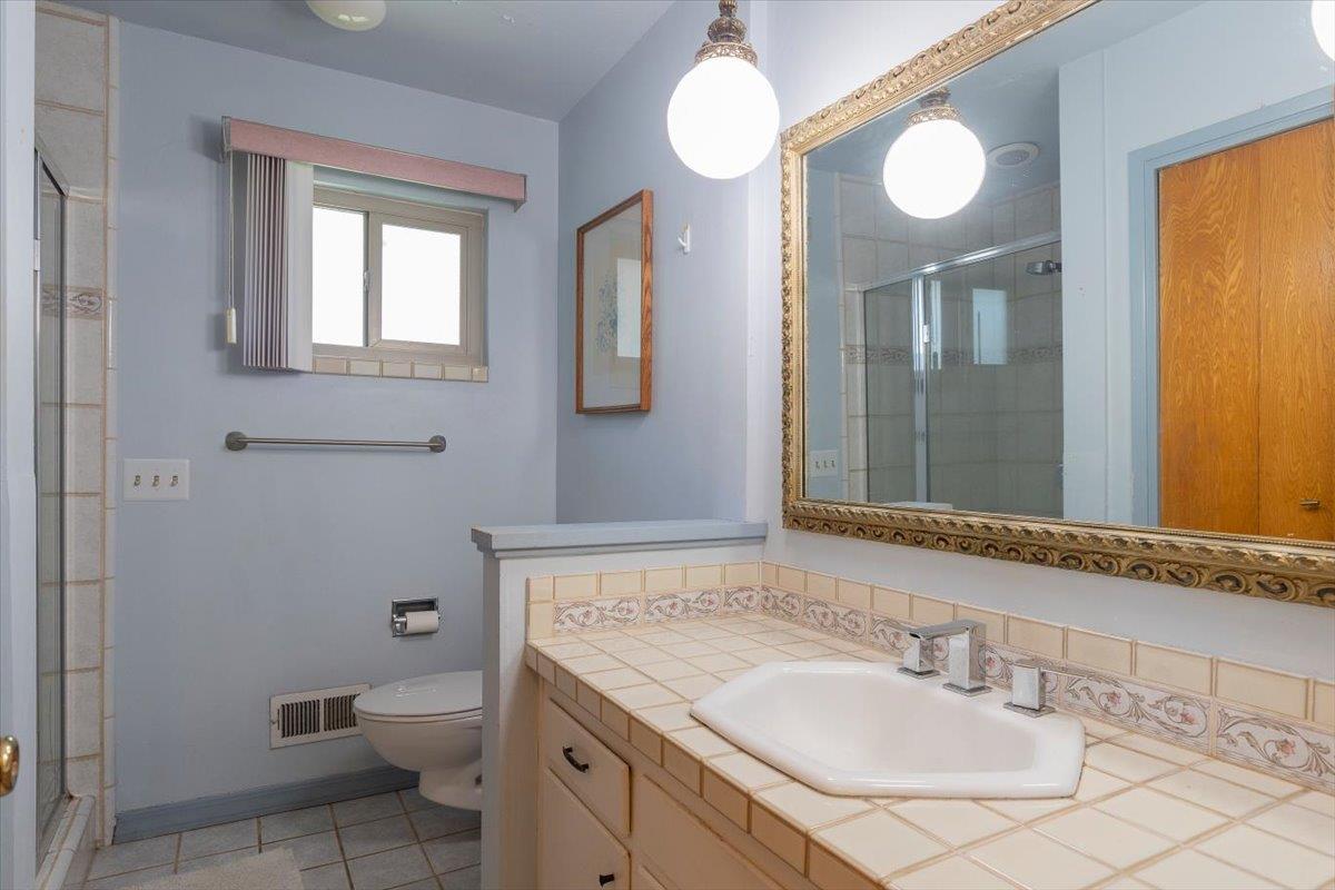 69 Springbrook Circle Sacramento, CA 95831 - Photo 25 of 29 Primary bathroom