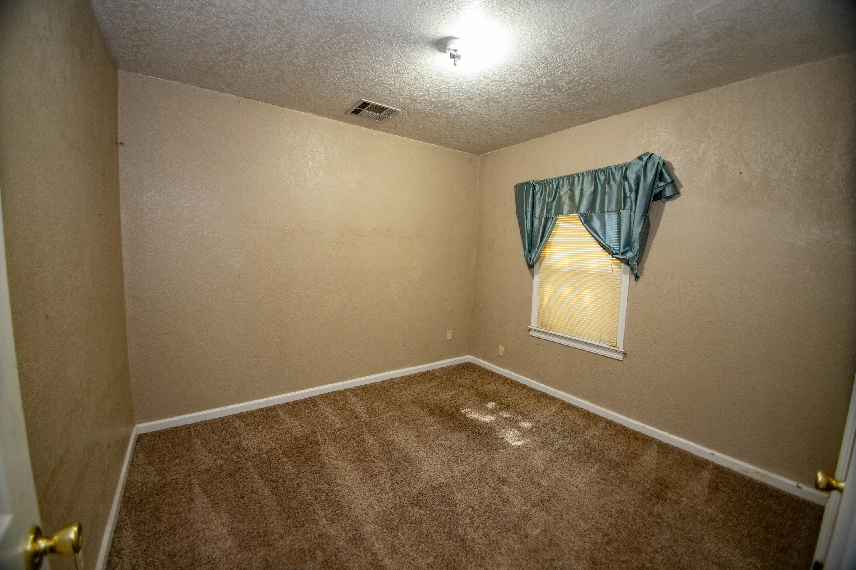 856 State Street Redding, CA 96001 - Photo 5 of 13 an empty room with windows