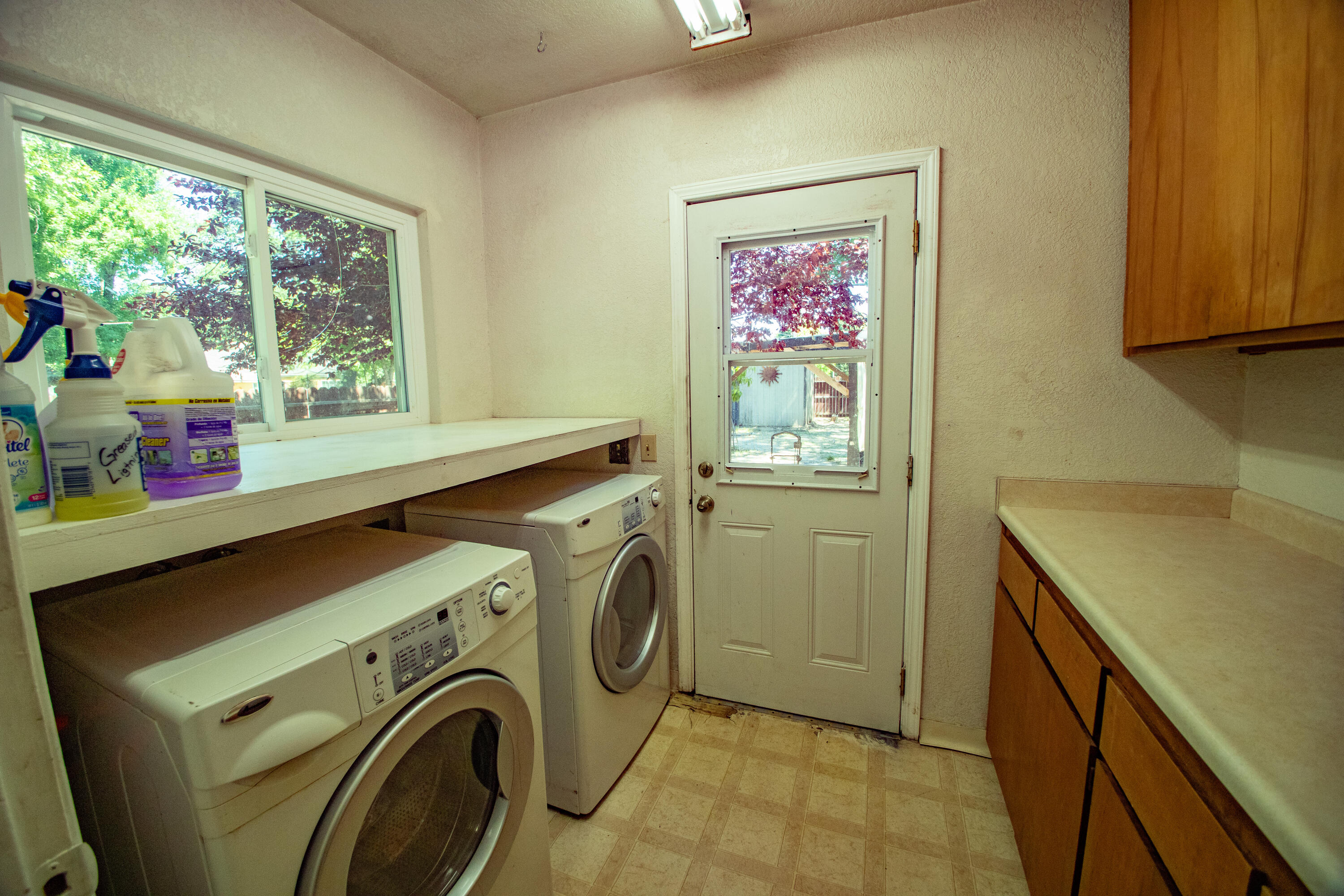 856 State Street Redding, CA 96001 - Photo 7 of 13 a utility room with dryer and washer