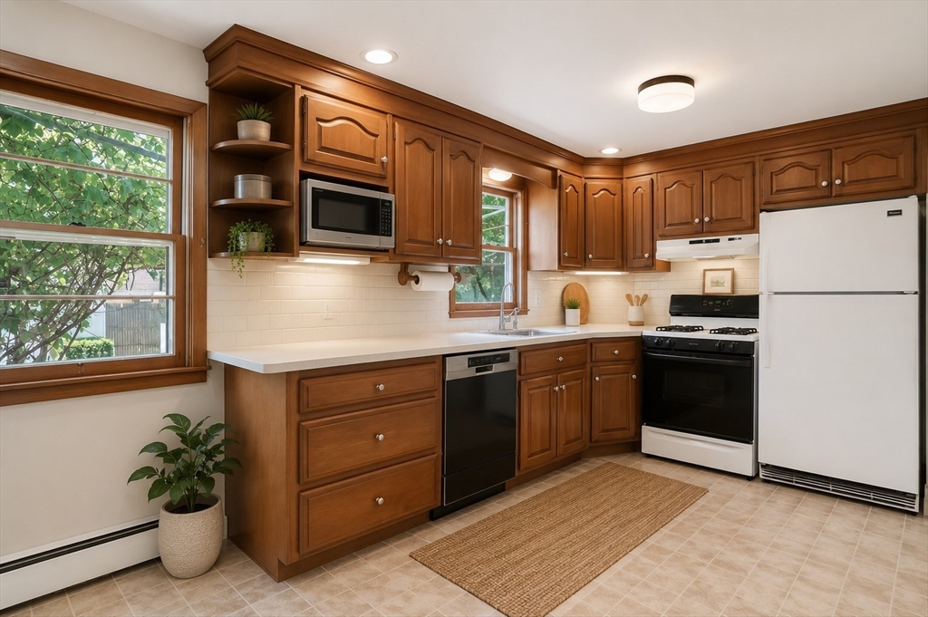 95 Wrenwood Street Springfield, MA 01119 - Photo 4 of 35