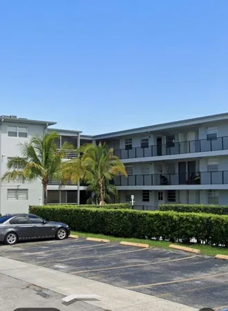 $168,000 | 1100 Northeast 1st Court, Unit 305, Hallandale Beach, FL 33009