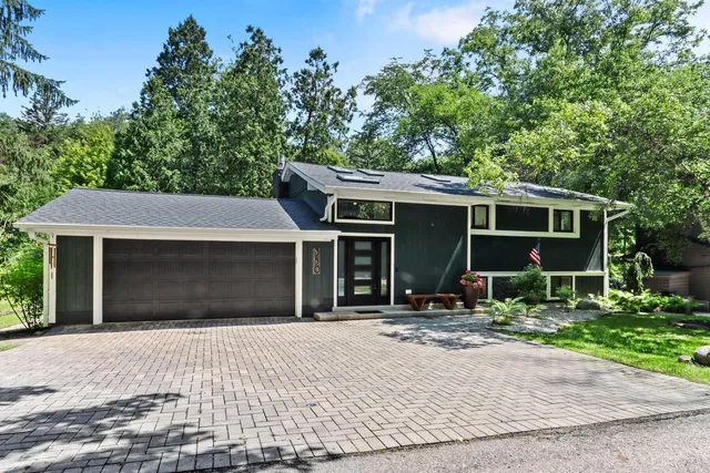 $724,900 | 350 South Lower Gardens Road, Fontana, WI 53125
