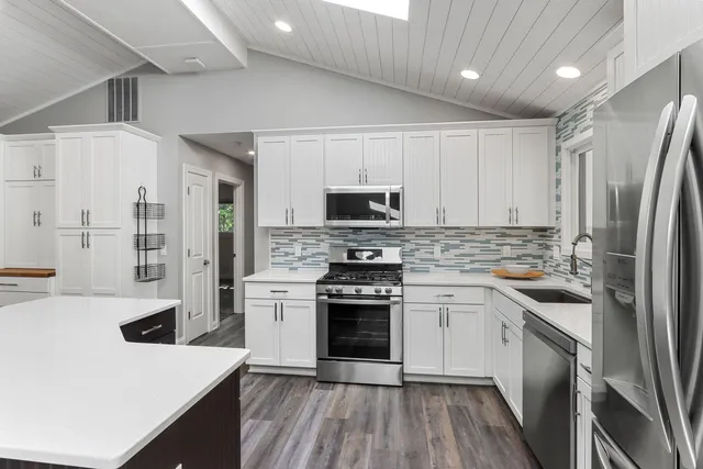 $724,900 | 350 South Lower Gardens Road, Fontana, WI 53125