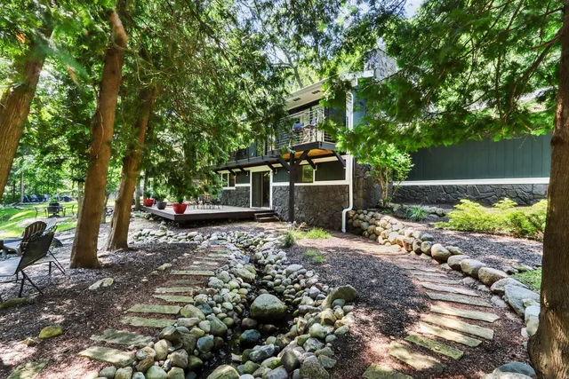 $724,900 | 350 South Lower Gardens Road, Fontana, WI 53125