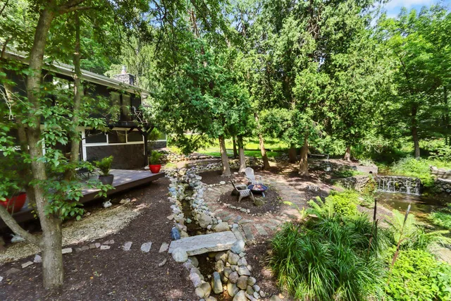 $724,900 | 350 South Lower Gardens Road, Fontana, WI 53125