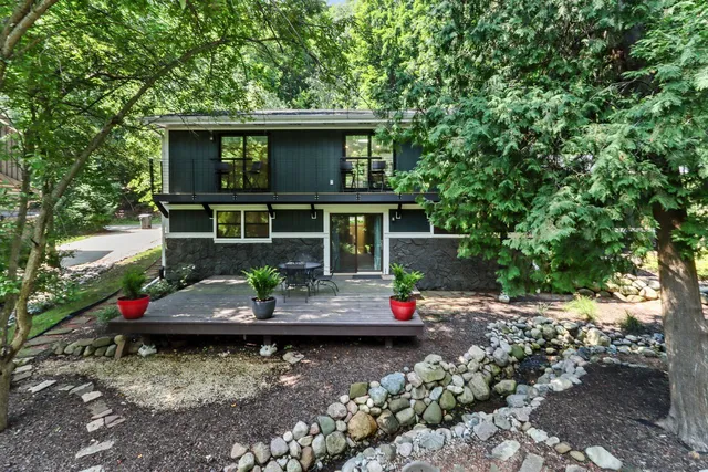 $724,900 | 350 South Lower Gardens Road, Fontana, WI 53125