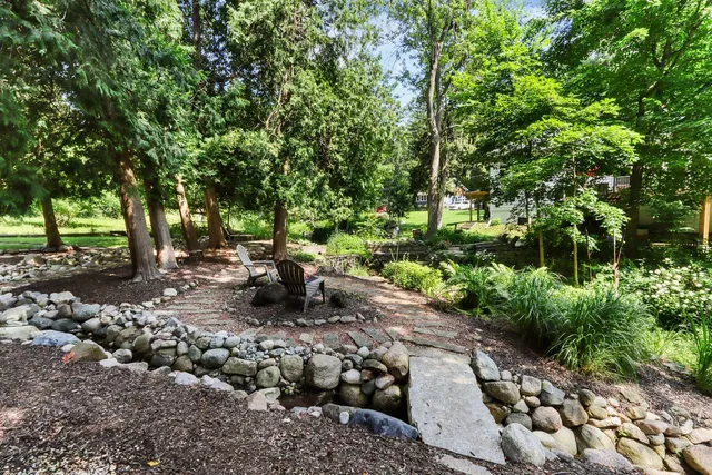 $724,900 | 350 South Lower Gardens Road, Fontana, WI 53125