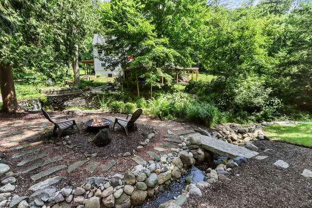 $724,900 | 350 South Lower Gardens Road, Fontana, WI 53125