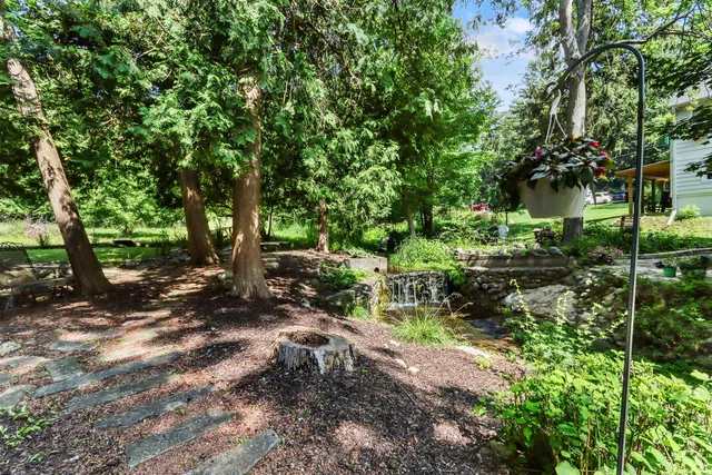 $724,900 | 350 South Lower Gardens Road, Fontana, WI 53125