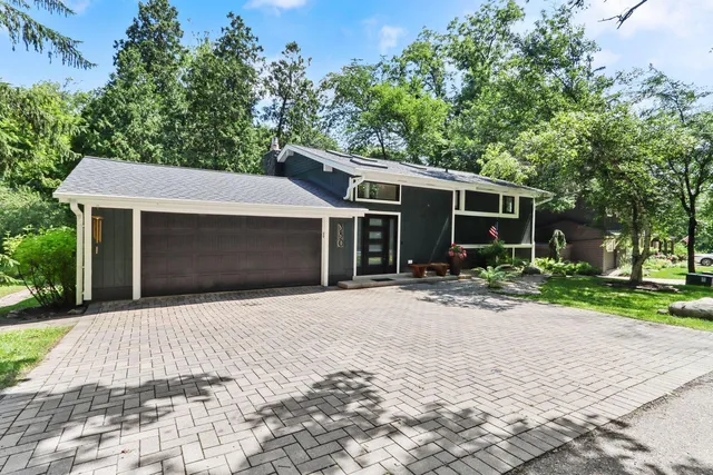 $724,900 | 350 South Lower Gardens Road, Fontana, WI 53125