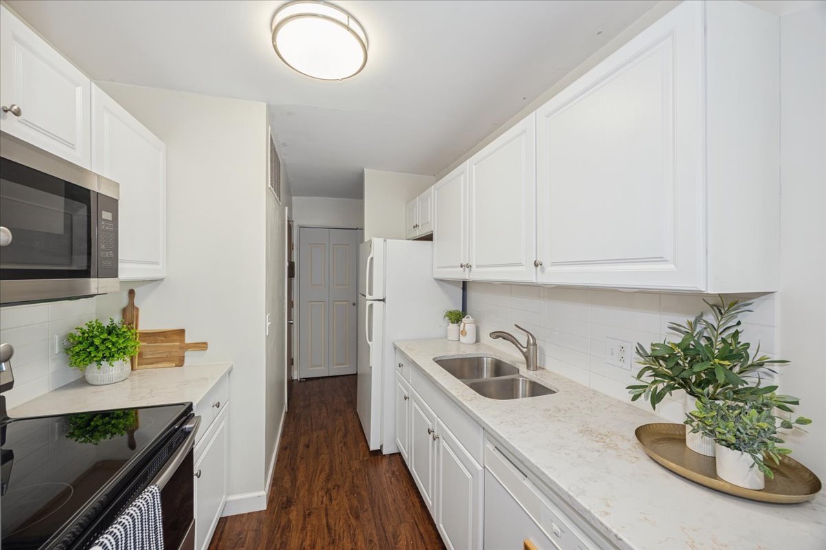 1607 Maple Terrace, Unit 2C Lisle, IL 60532 - Photo 8 of 18
