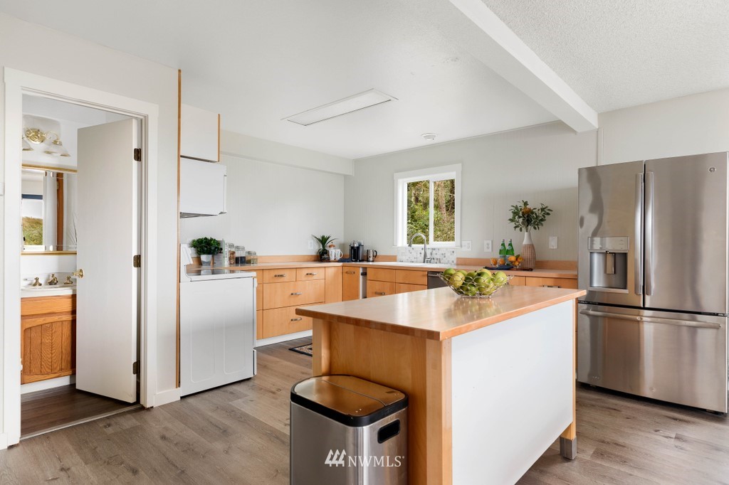 2285 West Beach Road, Unit A Oak Harbor, WA 98277 - Photo 15 of 38 Gallery Image 15