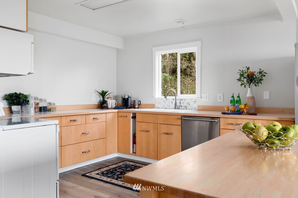 2285 West Beach Road, Unit A Oak Harbor, WA 98277 - Photo 16 of 38 Gallery Image 16