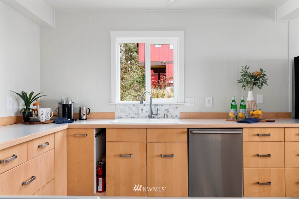 2285 West Beach Road, Unit A Oak Harbor, WA 98277 - Photo 17 of 38 Gallery Image 17