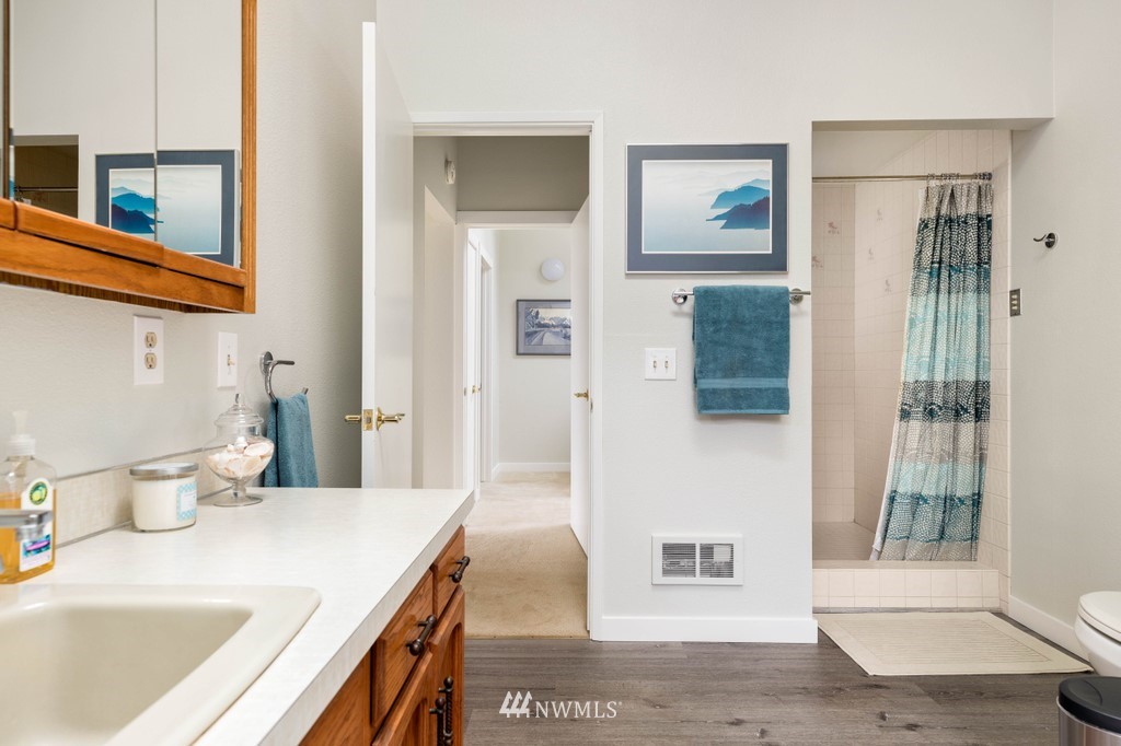 2285 West Beach Road, Unit A Oak Harbor, WA 98277 - Photo 32 of 38 Gallery Image 32